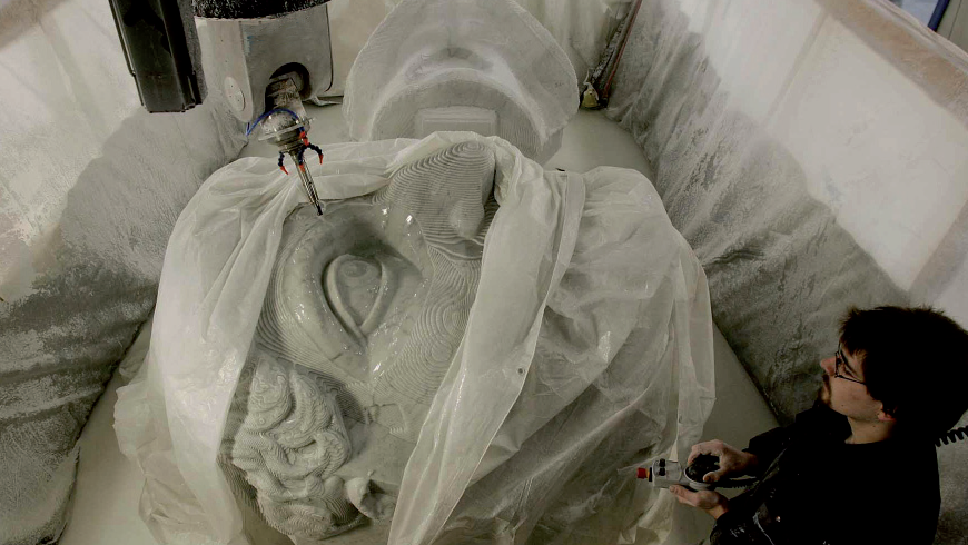 Heavy-duty gantries and platform for milling large yacht molds